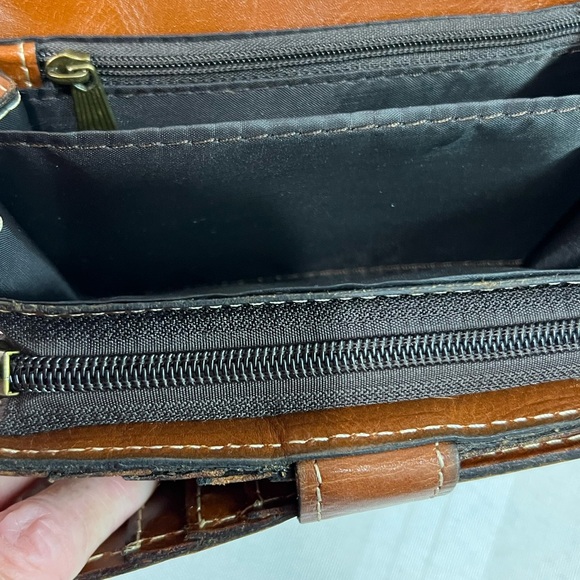 Patricia Nash Cametti trifold brown leather wallet with many compartments - Picture 6 of 13